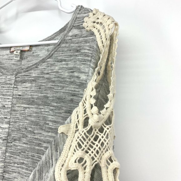 Anthropologie Eri + Ali Top Gray Beige Crochet Split Sleeve - Picture 6 of 9